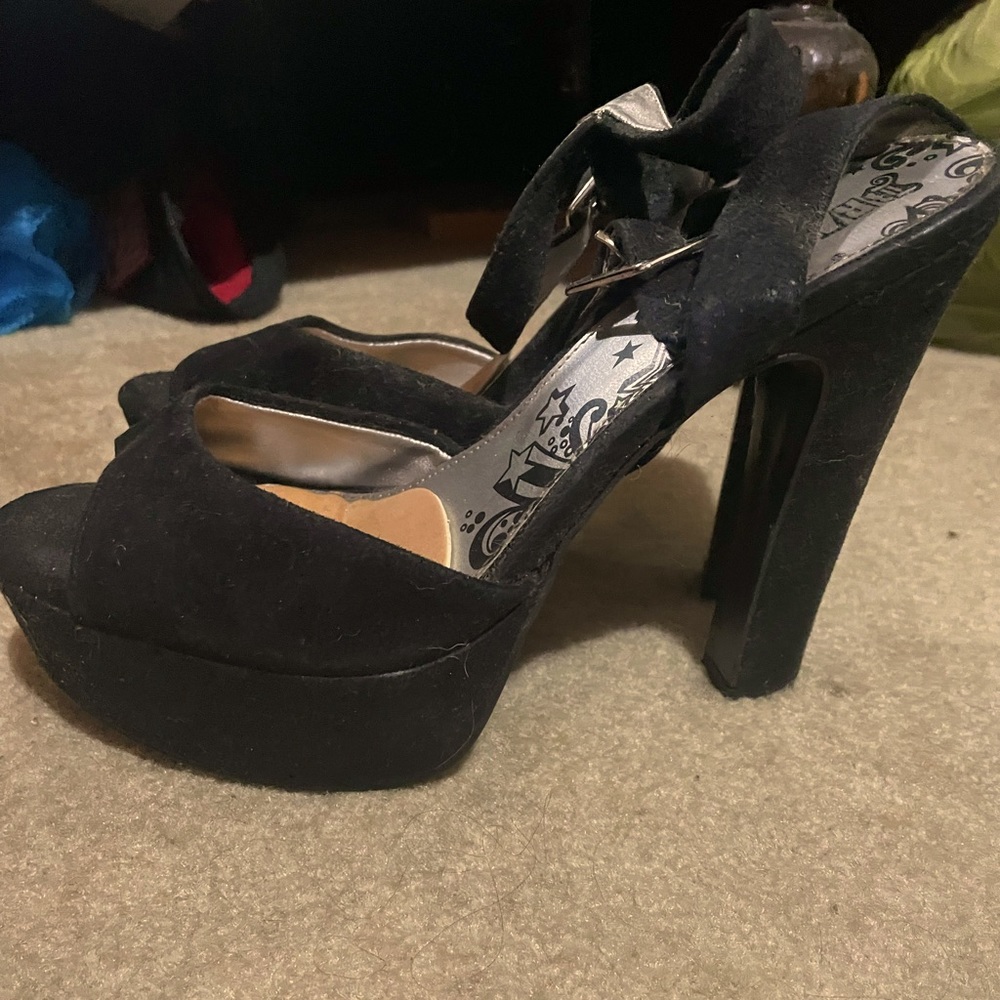 Black heels, great condition, size 8